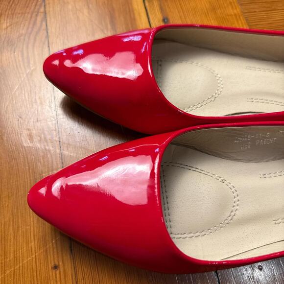 Red patent pointed toe ballet flats - size 5.5 womens from Bella Marie - Picture 5 of 6